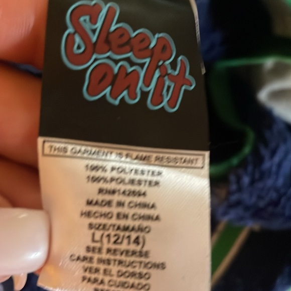 Boys fuzzy pajamas Size L. Long sleeve top & pants. BNWT. Never worn. - Picture 3 of 4